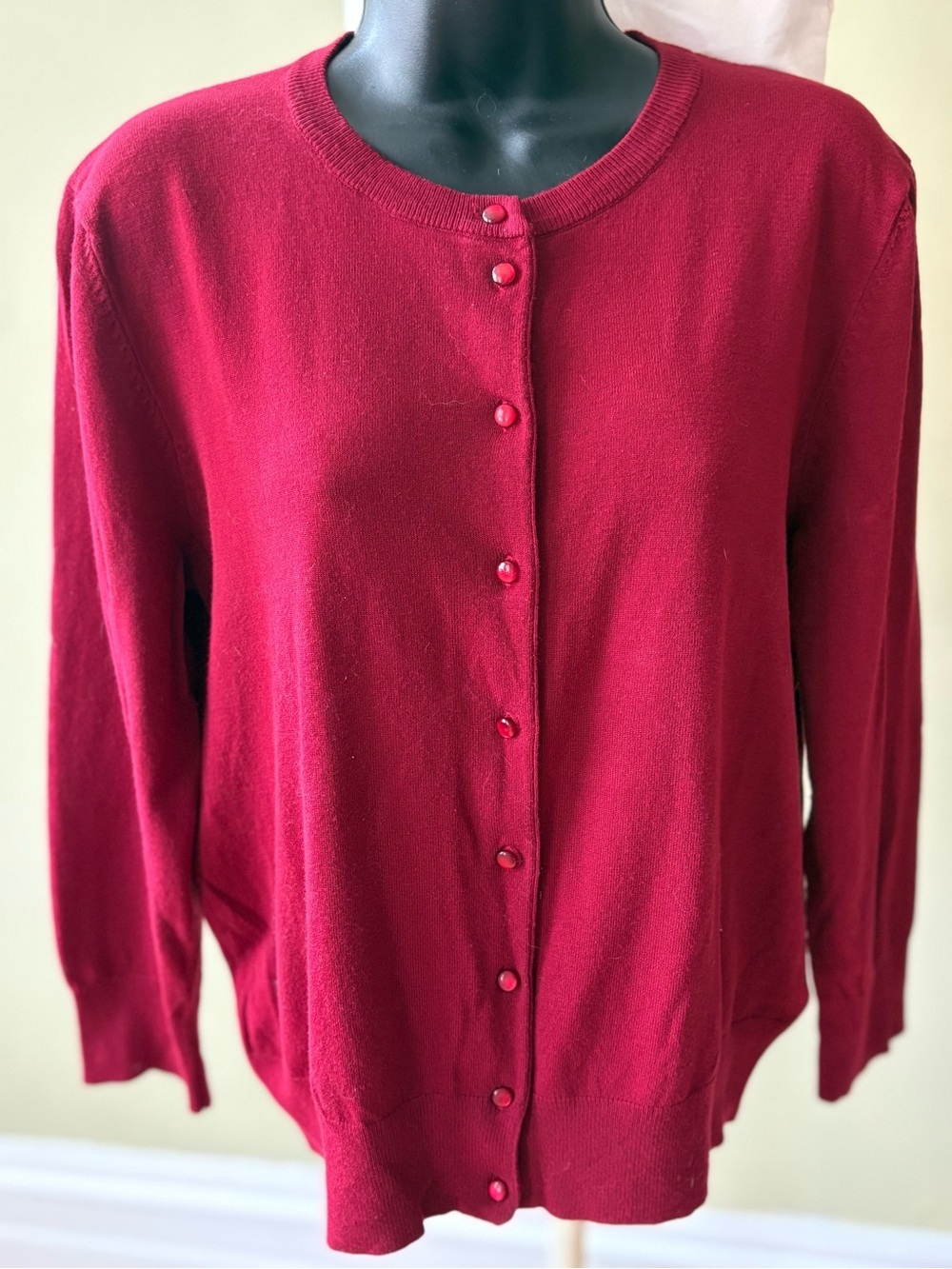 Cable & Gauge Women's Button-Front Cardigan - Deep Berry Red